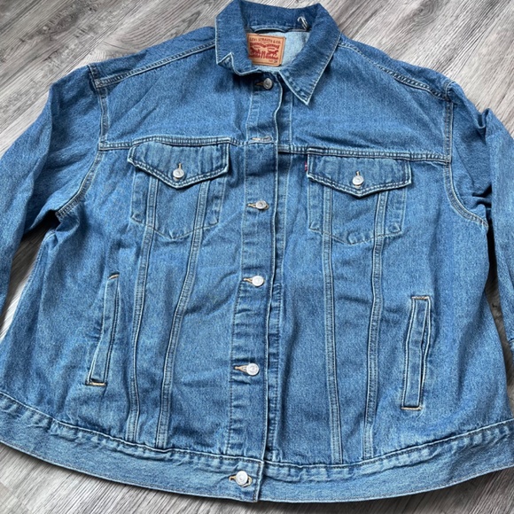 Levi's Women's Plus Size Original Denim Trucker Jacket Jean Jacket Women's 2X - Picture 2 of 10
